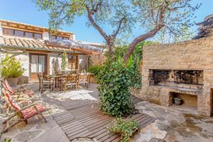 Casa Rural en Venta en La Almeza - Ideal para Vivir o Invertir - Con licencia turística photo 0