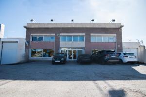 Nave con una superficie construida de 848m² en una parcela de 1317m² en Alfaz del Pi. photo 0