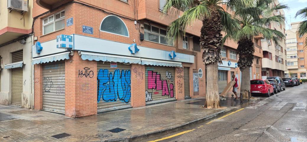 Local comercial en alquiler – 218 m², ideal para reformar a tu medida photo 0