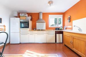 Vivienda con encanto en parcela urbana de 857 m² photo 0