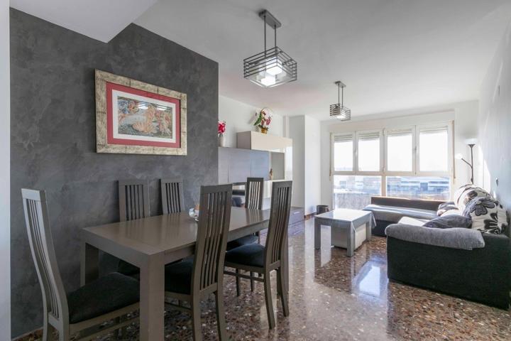 Extraordinario piso en venta, ideal para aquellos que buscan una vivienda moderna y acogedora photo 0