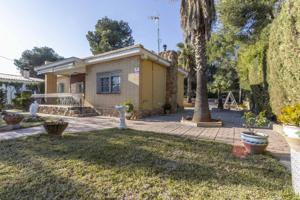 Chalet independiente en venta en Pedralvilla (Olocau) – Parcela de 1.017 m² con piscina y jardín photo 0