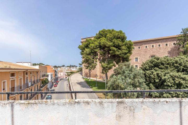 Ático esquinero con terraza y vistas al Monasterio del Puig — A solo 5 km de la playa photo 0