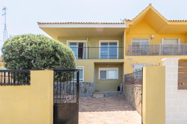 Chalet Adosado Reformado con Encanto en Urbanización Privada Les Blasques (Turís) photo 0