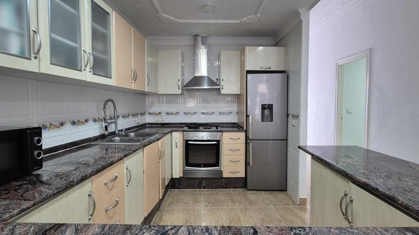 Planta Baja en el Cabanyal con gran Patio: ¡Tu Espacio para Barbacoas! photo 0