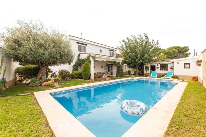 Gran chalet en zona residencial junto a El Osito – excelente conexión con Valencia photo 0