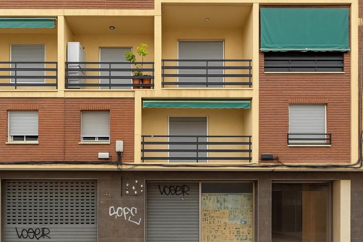 Local con alma de vivienda y corazón de negocio – ¡Una oportunidad única en Valencia! photo 0