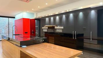 Lujo, Diseño y Confort en el Corazón de Silla photo 0