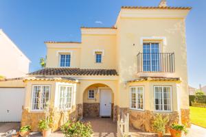 Exclusivo chalet independiente en Urbanización Alfinach – Seguridad, naturaleza y comodidad a un paso de Valencia photo 0