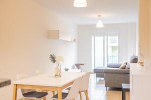 GRAN OPORTUNIDAD: CASI A ESTRENAR PRECIOSA VIVIENDA MUY LUMINOSA CON GARAJE Y TRASTERO, LISTA PARA ENTRAR YA ! photo 0