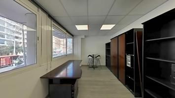 Oficina en venta con luz natural y gran conectividad – Espacio diáfano y versátil photo 0