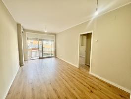 Piso reformado junto a la Sagrada Familia – 2 habitaciones, balcón y mucha luz natural photo 0