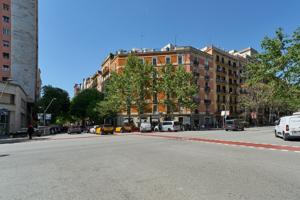 Piso con encanto y reforma en finca regia en pleno Eixample photo 0
