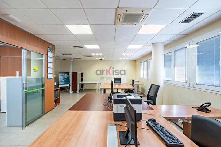 OFICINA EN VENTA DE 100 M2 CON POSIBILIDAD DE AMPLIAR HASTA 246M2 - EN EL EJIDO (ALMERÍA) photo 0