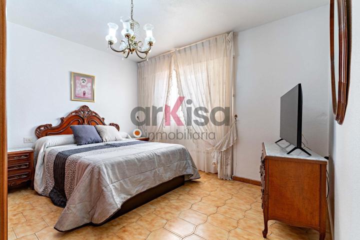 PISO EN VENTA EN ADRA - ZONA CENTRO PARA REFORMAR Y A 200 METROS DEL PASEO MARITIMO photo 0