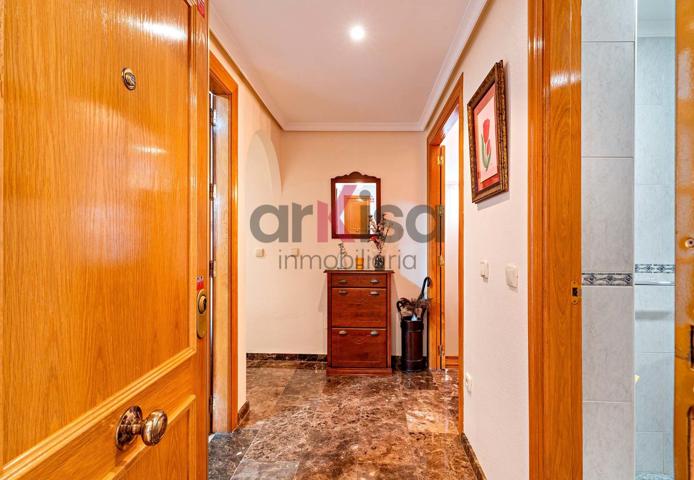 Oportunidad en El Ejido: 2 habitaciones y garaje incluido en zona céntrica photo 0