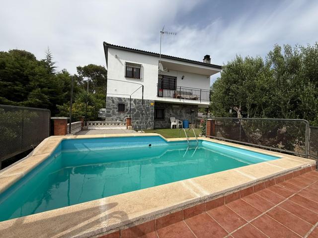 Casa unifamiliar con piscina photo 0