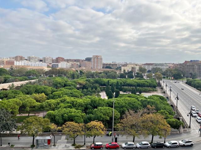 VIVIENDA CON LAS MEJORES VISTAS DE LA CIUDAD photo 0