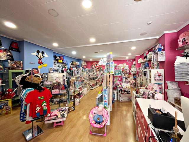 TRASPASO DE TIENDA DE ROPA INFANTIL, JUGUETES Y COMPLEMENTOS photo 0