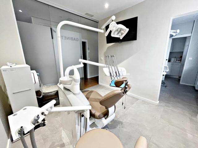 TRASPASO DE CLINICA DENTAL SEMINUEVA photo 0