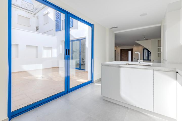 Casa entre medianera y esquinera en el pueblo de Rocafort, Valencia. photo 0