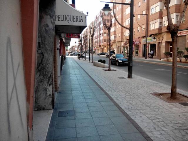 BAJO EN PLENA AVENIDA CAMI NOU photo 0