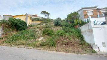 Estupenda parcela para construir la casa de tus sueños photo 0