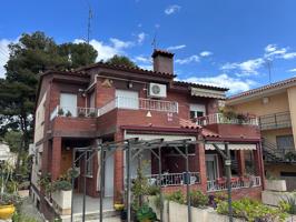 Bonita casa adosada por un lado cerca de todos los servicios photo 0