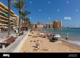 Increíble apartamento de 2 dormitorios cerca de la playa en Torrevieja photo 0