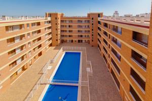 APARTAMENTO DE 2 DORMITORIOS CON PISCINA COMUNITARIA Y A 300M DE LA PLAYA photo 0