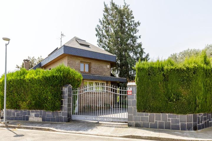 CHALET EN VENTA EN URBANIZACION TORRE PINAR photo 0