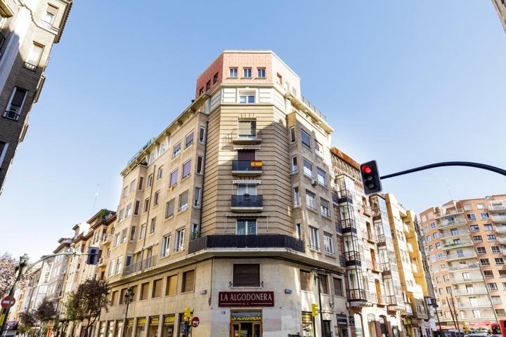 PISO EN VENTA EN COSO CON TRASTERO photo 0