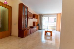 Piso en Venta en Olesa de Montserrat, zona Closos, Baix Llobregat Nord photo 0
