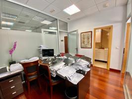 Oficina en Luis Doreste Silva photo 0