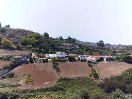 Venta de finca con viviendas y terrenos en Moya photo 0