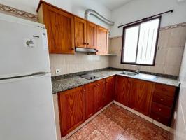 Piso en venta de 2 habitaciones zona La Isleta photo 0