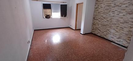Piso en venta en Polígono Cruz de Piedra – ¡Oportunidad con muchas posibilidades! photo 0