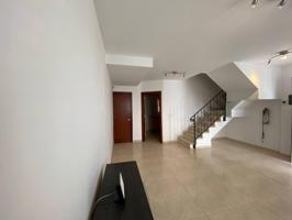 Maravillosa casa tipo dúplex en alquiler en Los Portales, Arucas photo 0