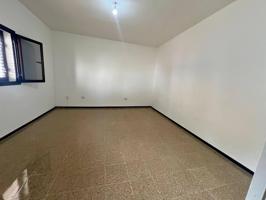 Precioso Piso 3 habitaciones con terraza privada y estancias independientes photo 0