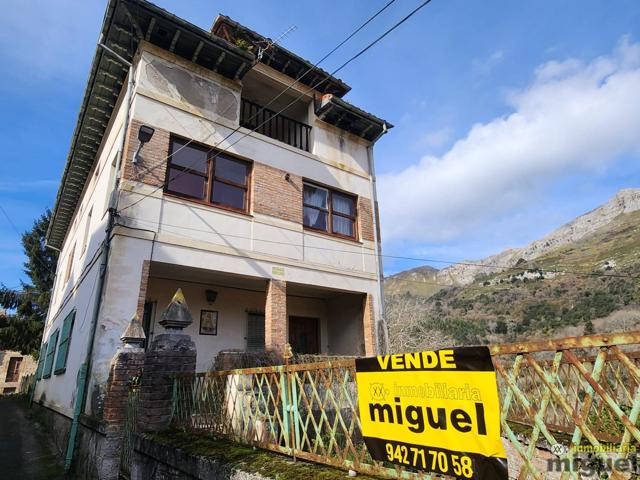 Se vende gran propiedad para rehabilitar en Abándames, Peñamellera Baja photo 0