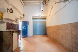 🏡 Casa con garaje, patios y apartamento independiente en la última planta — Oportunidad ideal para reformar photo 0