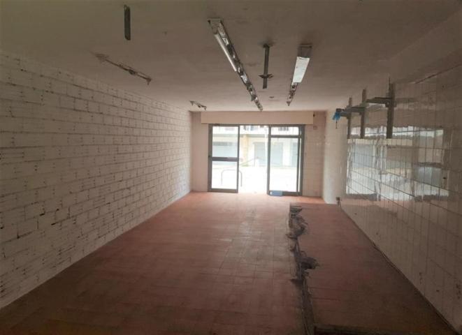 En venta local comercial en El Vendrell photo 0