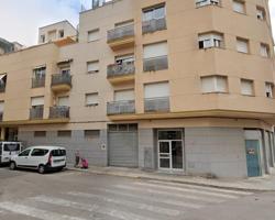 Plaza de Parking Amplia en El Tancat – El Vendrell | 27 m² en Edificio con Ascensor photo 0