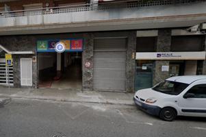 Plaza de Parking Amplia en El Tancat – El Vendrell | 27 m² en Edificio con Ascensor photo 0