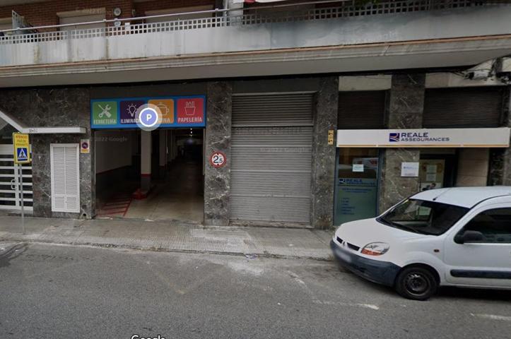 Plaza de Parking Amplia en El Tancat – El Vendrell | 27 m² en Edificio con Ascensor photo 0