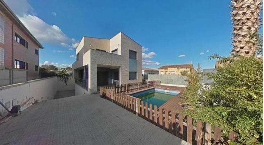 'Chalet en Vilanova i la Geltrú – 318 m² con ámplio espacio para familias' photo 0
