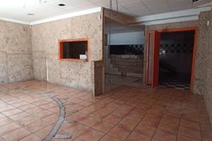 Local Comercial en Venta en Cunit – Luminoso, Versátil y con Excelente Ubicación photo 0