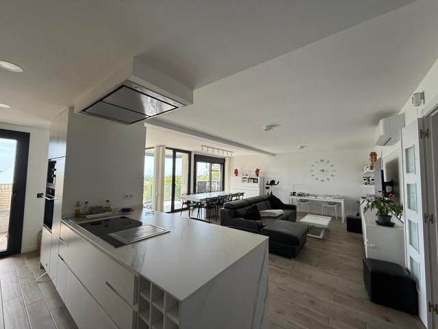 Exclusivo piso de 136 m2c. con vistas al mar en La Carrerada, Vilanova i la Geltrú. photo 0