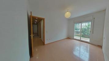 EN VENTA PISO DE 4 HABITACIONES EN CUBELLES photo 0