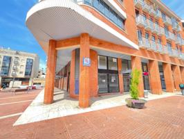🔹 Local en alquiler en el centro de El Vendrell – 2 plantas, escaparate y mucha luz natural photo 0